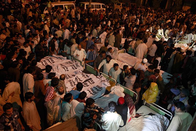 Suicide attack kills 45 on Pakistan-India border