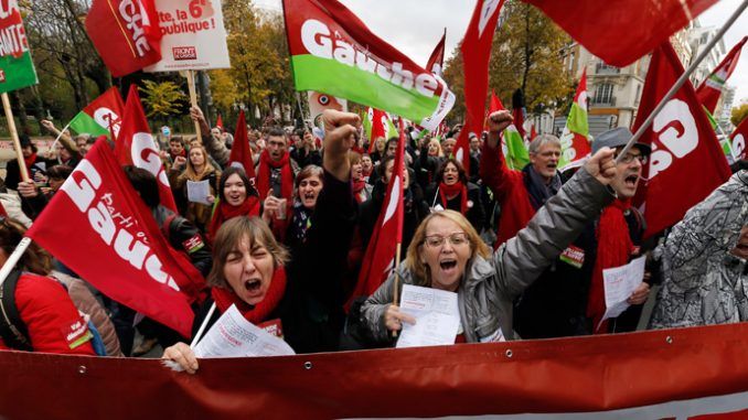 (Video) 'Austerity kills': Thousands rally against French President Hollande in Paris