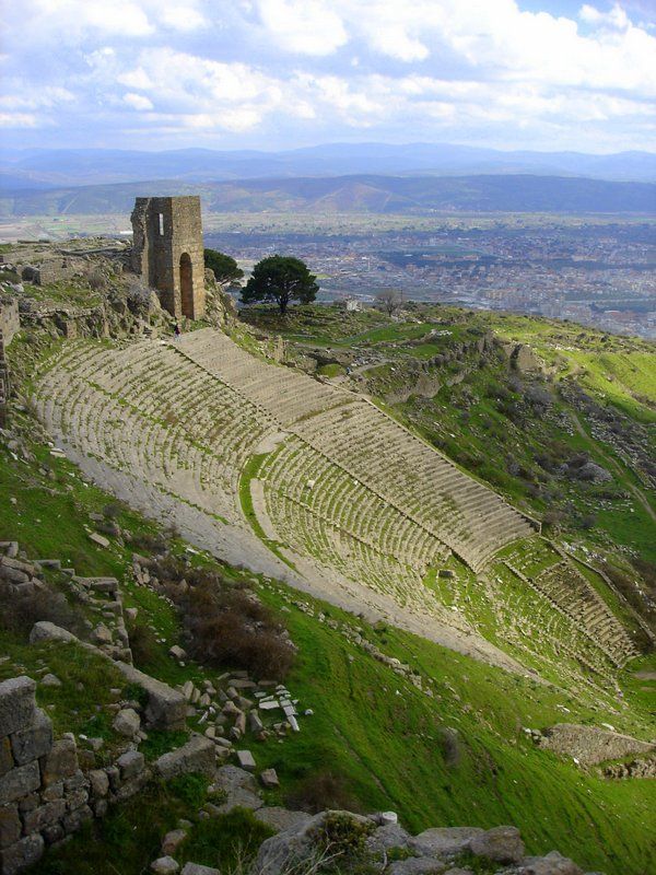 pergamon-ruins-turkey-theater