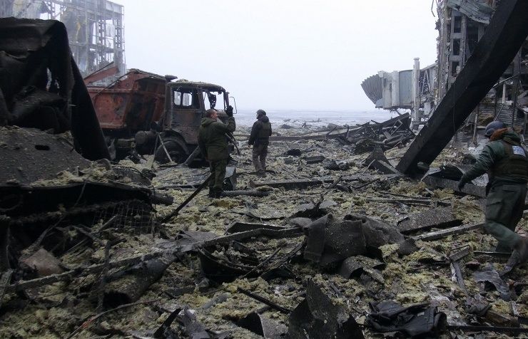 Dead bodies in NATO uniforms, US weapons recovered from under debris of Donetsk airport
