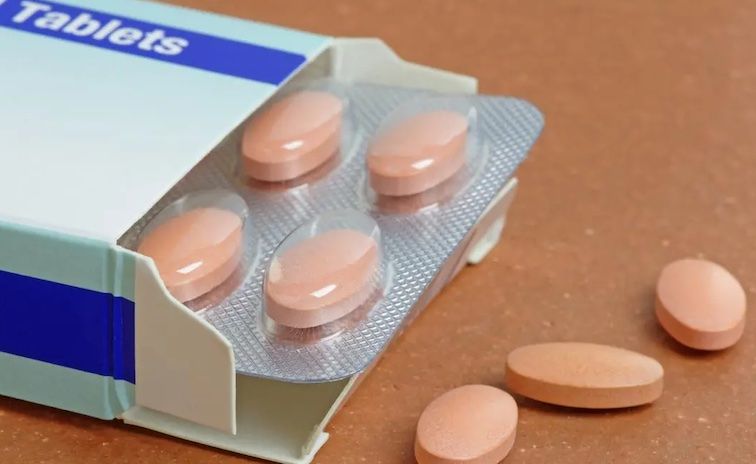 Doctors are set to get extra payments to hand out controversial statin drugs to patients who face a low risk of ever developing heart disease.