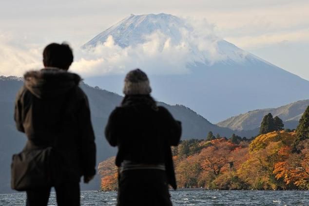 Volcanic Earthquakes At Japanese Resort - Tourist Warning Issued