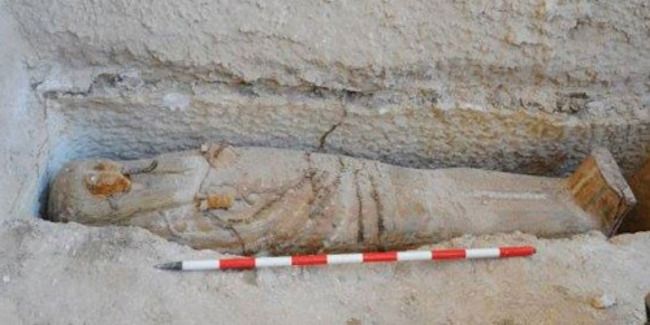 A 2,700 year old high priest of God Amun has been discovered in Egypt