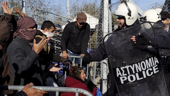 Europe may force Greece to close its borders due to migrant crisis