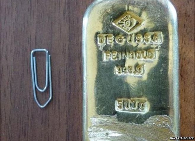 Teenager finds 'nazi gold' at the bottom of a lake in Germany