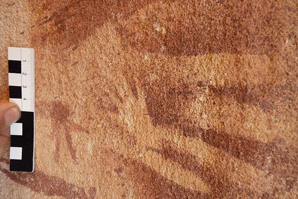 Scientists discover 8,000 year old alien handprint in Egyptian cave