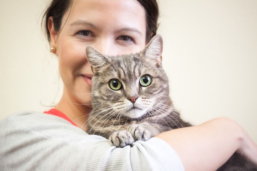 Jane Feathers claims her cat is now autsitic after receiving a vaccine from a vet