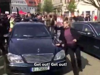 German minister flees crowd after they shout "traitor"