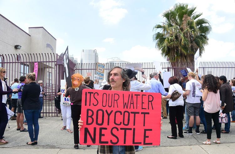 Protestors prevent Nestle from privatising water in Oregon