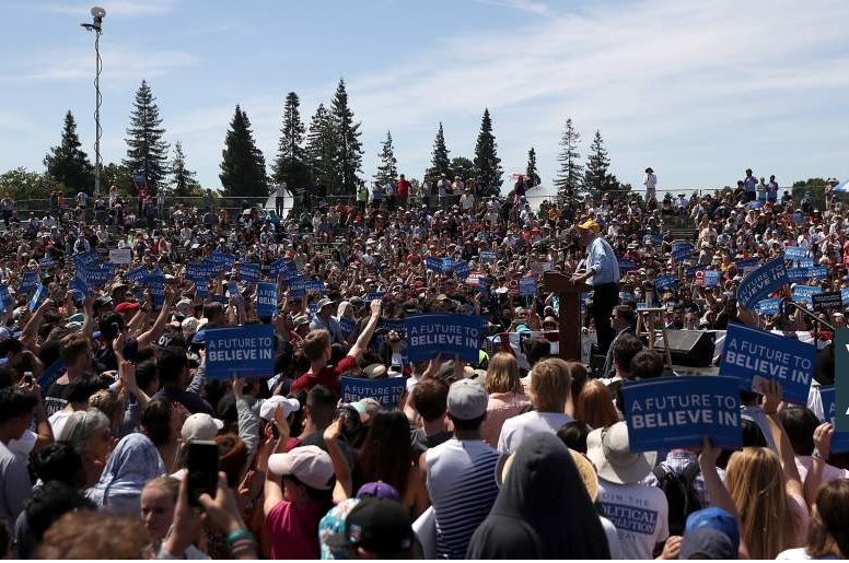 One hundred thousand people attend Bernie Sanders rally, amid a media blackout
