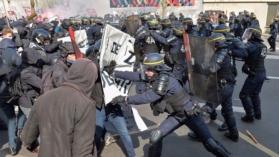 France begin mass arrests of protestors amid revolution