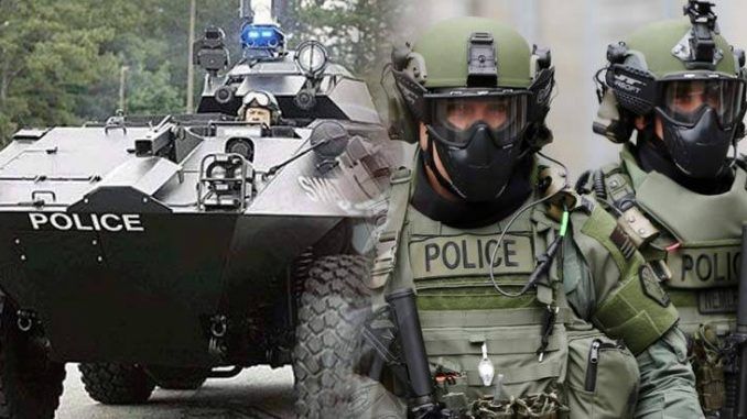 White House prepare US cops for martial law, supplying them with military gear