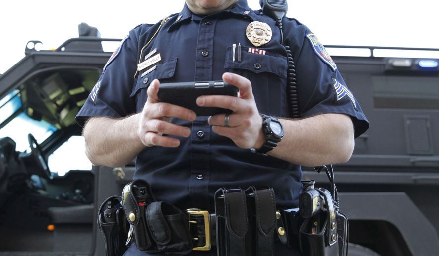 US court rules that warrantless tapping of cellphones is unconstitutional