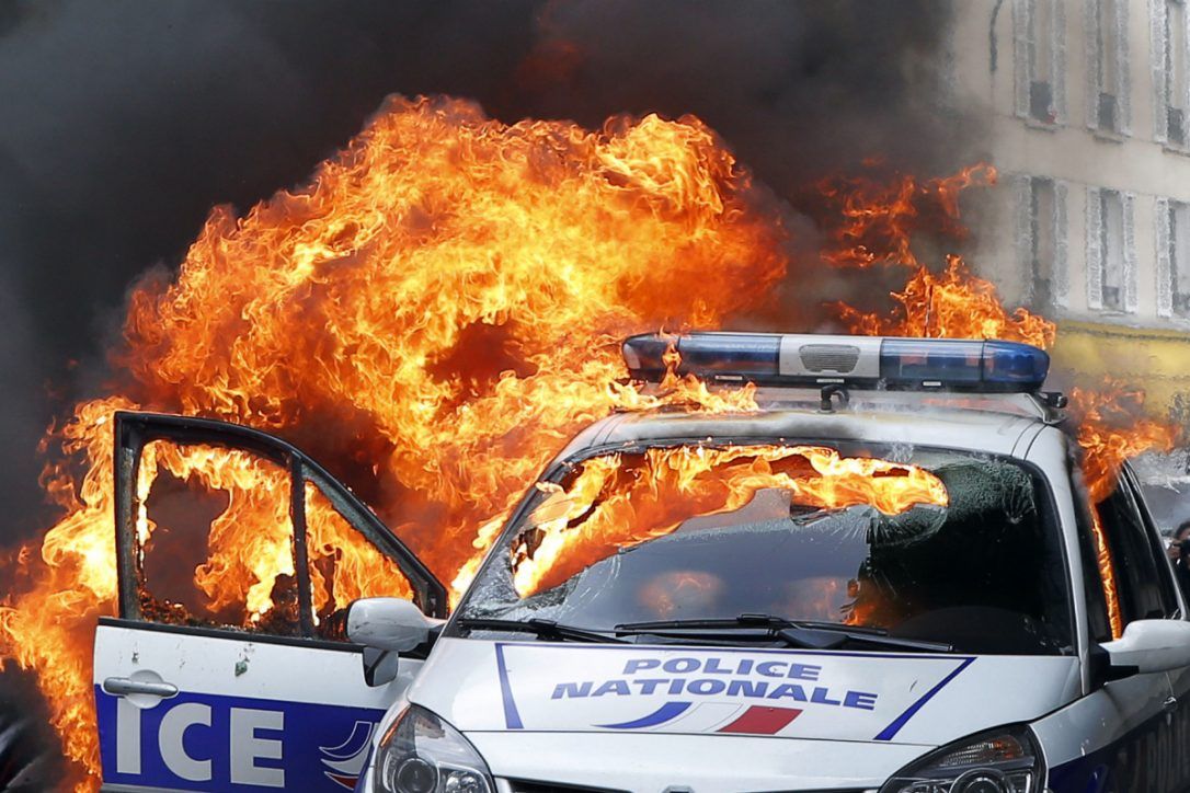 Paris Police Car fire