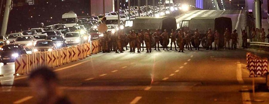 Turkish soldiers block Istanbul’s Bosphorus Bridge. Photograph: Gokhan Tan/Getty Images 