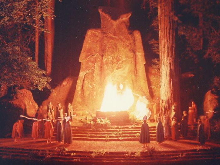 A new Wikileaks email directly links Hillary Clinton, Colin Powell and Henry Kissinger to the Bohemian Grove.