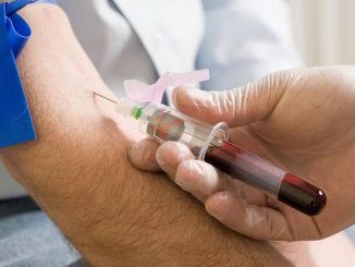 Doctors unveil world's first pre-cancer blood test