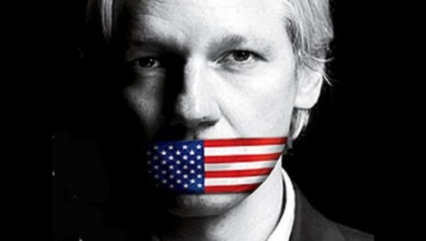 US Sent 'Planeload Of FBI Agents' To Iceland To Frame Assange