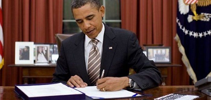 Obama signs executive order protecting American citizens from alien species