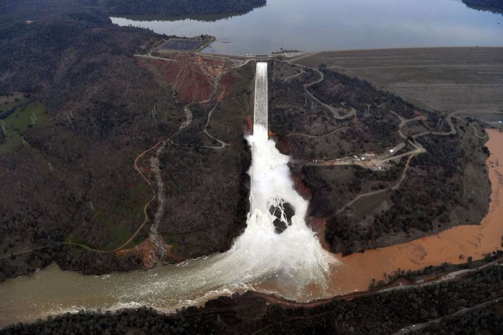 FEMA arrive in Southern California ahead of an imminent dam collapse