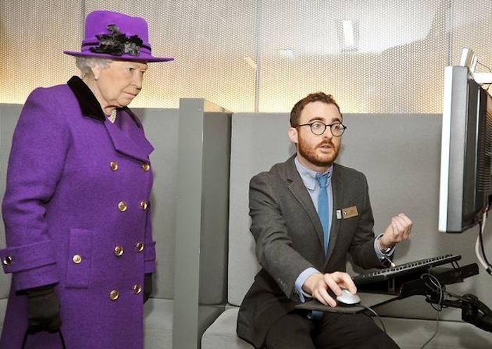 Queen Elizabeth offers £30,000 per year to run her official Twitter account