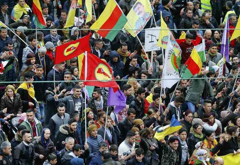 Thousands of Kurds rise up against brutal Erdogan