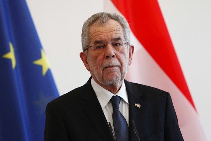 Austrian President threatens that all women will have to wear headscarfs if Islamophobia continues