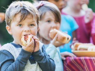 Doctors warn that feeding your kids hot dogs can increase their chances of getting leukemia