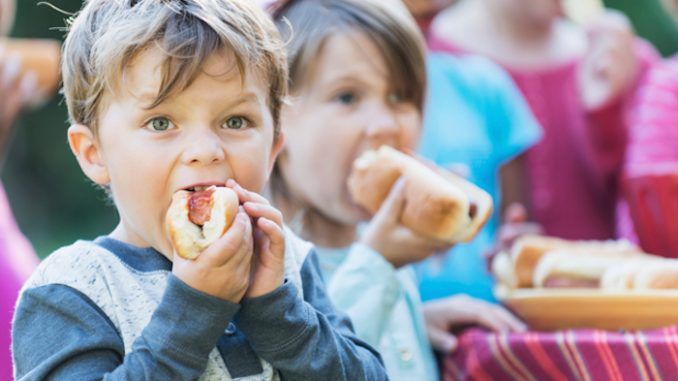 Doctors warn that feeding your kids hot dogs can increase their chances of getting leukemia