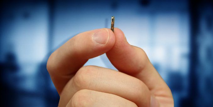 US company becomes first corporation to microchip its employees