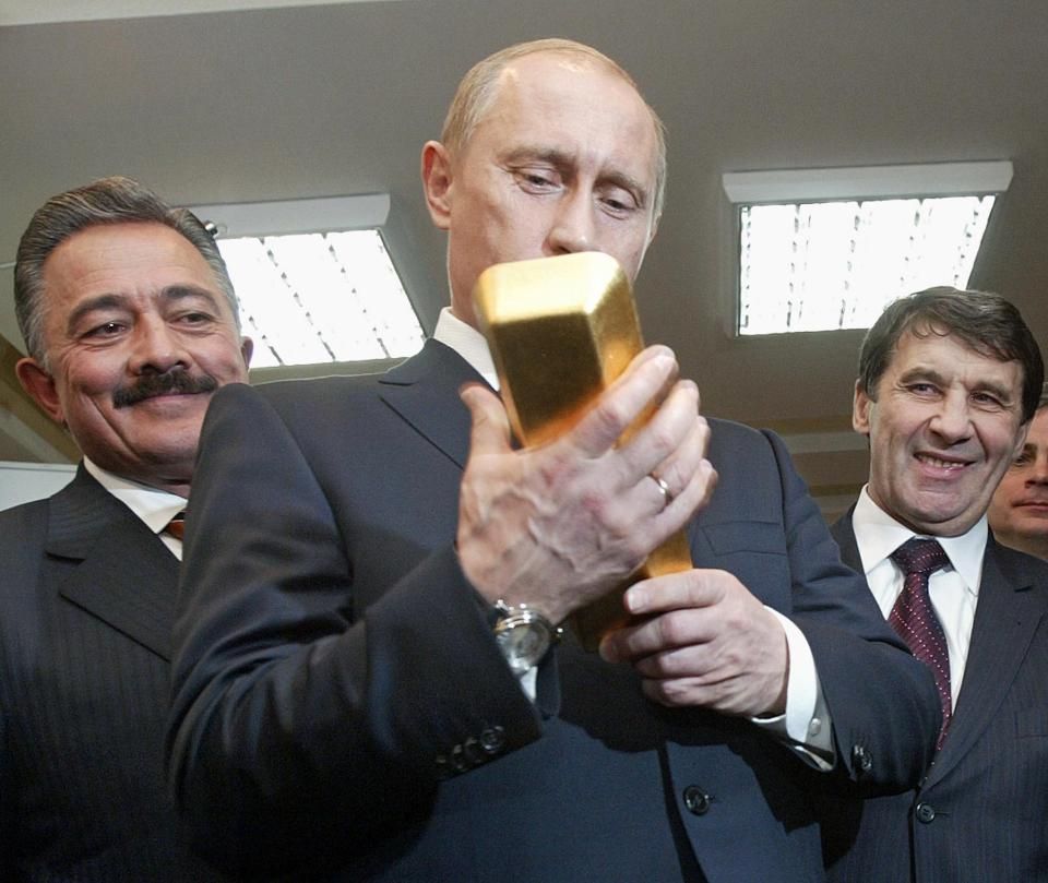 Russia buys up world's gold bullion supply as fears of WW3 grow