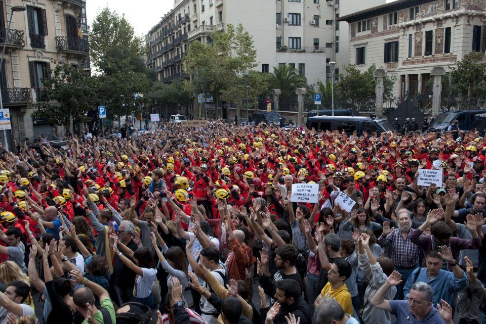 Spanish court voids Catalonia independence vote and gears up for civil war