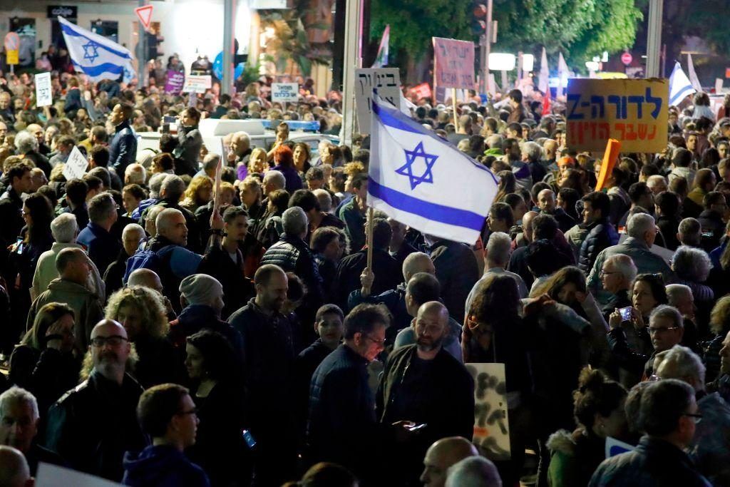 Hundreds of thousands of Israeli's rise up against Netanyahu