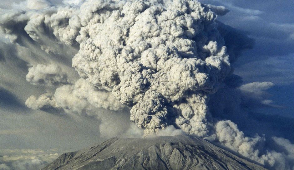 Experts warn Mount St. Helens is about to blow