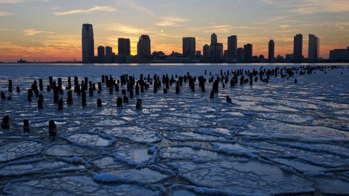 Polar vortex splits in two causing fears of imminent apocalyptic weather