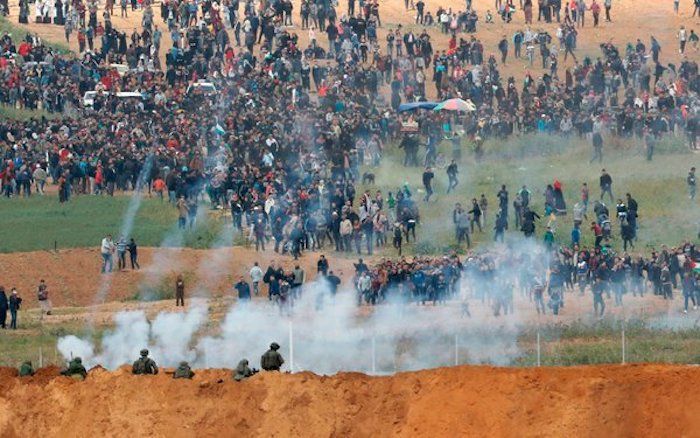 Thousands of Palestinians clash at Israeli border