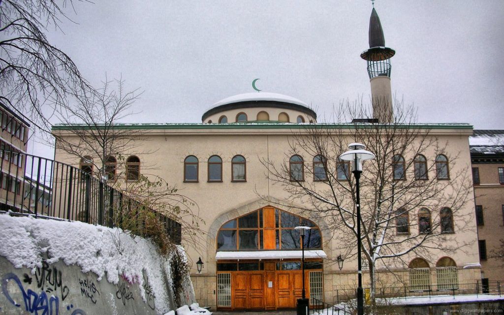 A mosque in Stockholm has received approval to blast prayer calls from its minaret using loudspeakers, creating a precedent that legal experts warn will allow mosques all over Sweden to broadcast calls to prayer.
