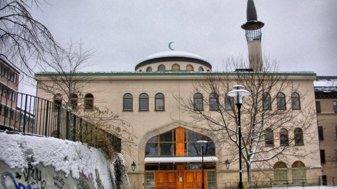 A mosque in Stockholm has received approval to blast prayer calls from its minaret using loudspeakers, creating a precedent that legal experts warn will allow mosques all over Sweden to broadcast calls to prayer.