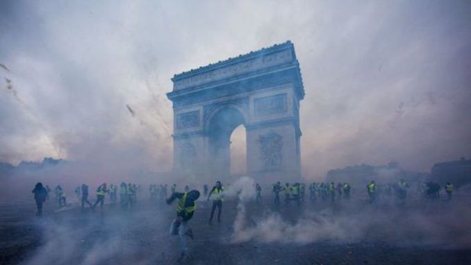 President Emmanuel Macron deploys 89,000 cops to crush French revolution