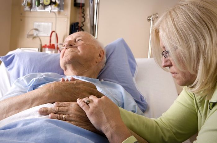Dying hospice patients see deceased loved ones moments before death, doctor claims