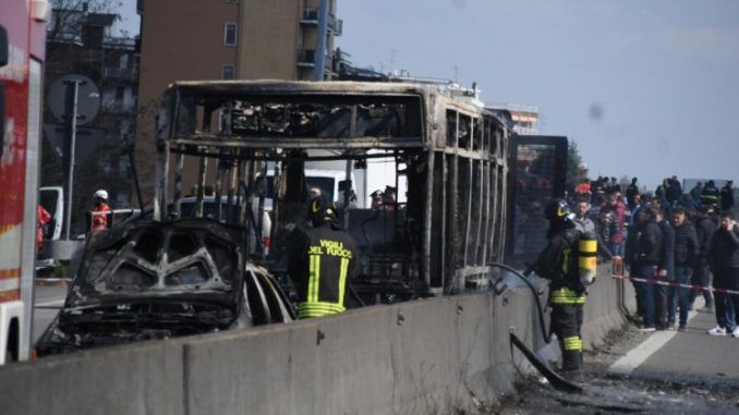 Migrant sets fire to bus full of children