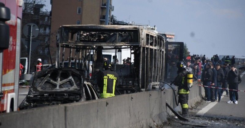 Migrant sets fire to bus full of children