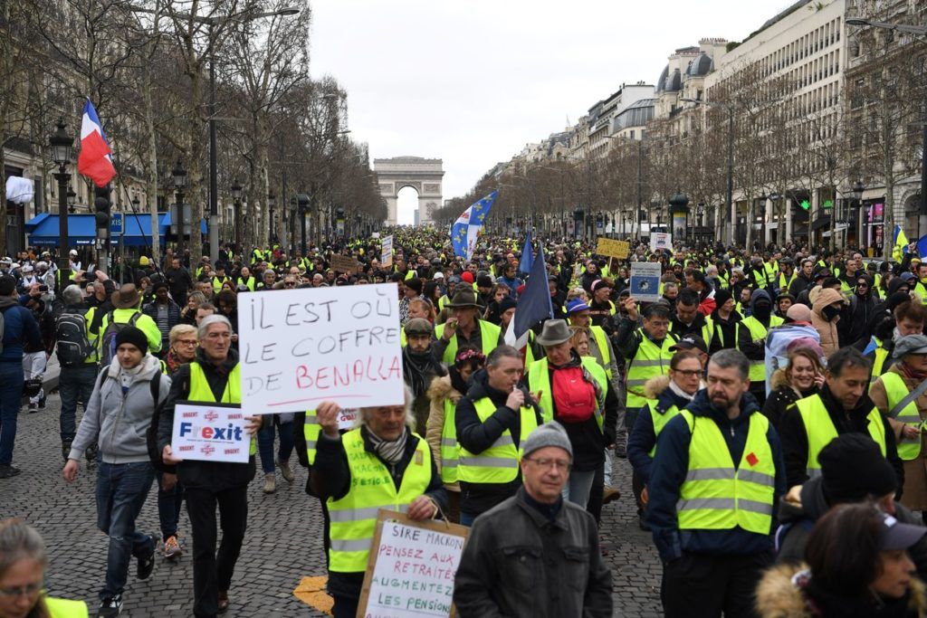 Yellow Vests protesting for 16th week sprayed with tear gas by police