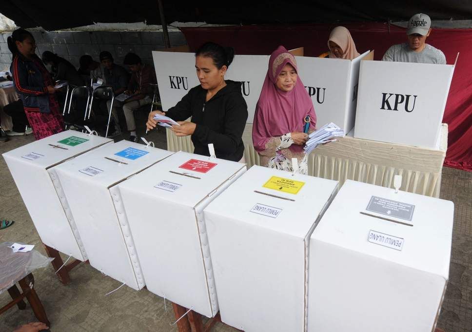 Over 270 election workers die whilst counting votes in Indonesia