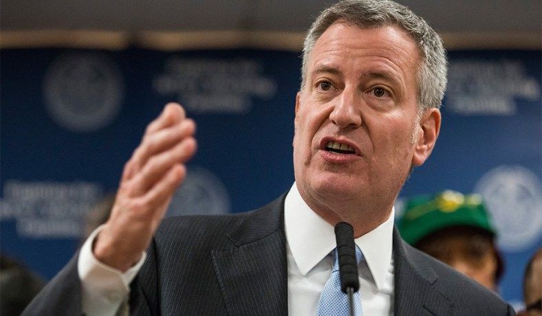 New York Mayor Bill de Blasio vows to help illegal immigrants all he can