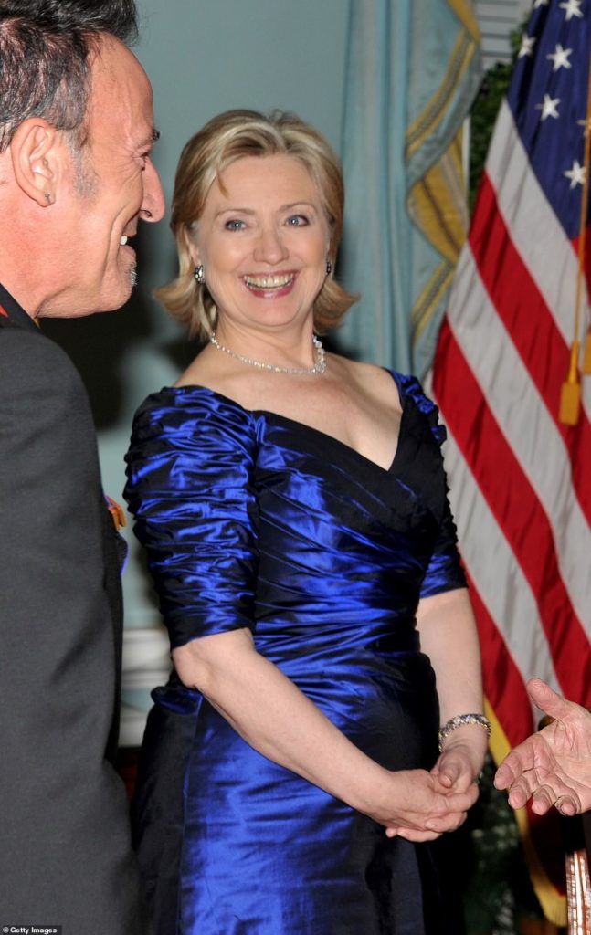 The dress is similar to one worn by Hillary Clinton at the 2009 Kennedy Center Honors