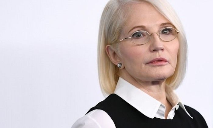Hollywood actress Ellen Barkin described President Trump's supporters as "dumb" on Sunday, then asked them if they want a president “who is as dumb or dumber than you."