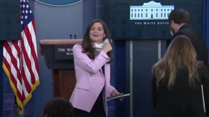 CNN's White House Correspondent, who demanded to know why President Trump wasn't wearing a mask, was caught tearing off her mask, smiling, and walking close to other reporters as soon as cameras stop rolling.