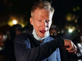 Far-left mayor of Portland Ted Wheeler orders police to stop using teargas on protestors