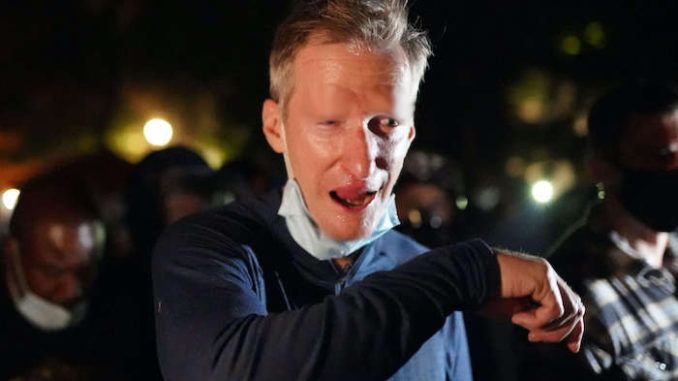 Far-left mayor of Portland Ted Wheeler orders police to stop using teargas on protestors